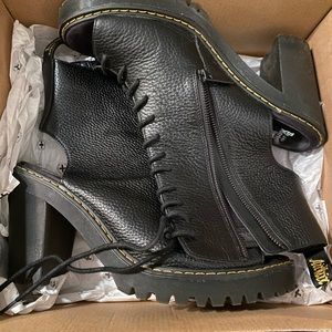 Dr. Martens Carmelita size 11